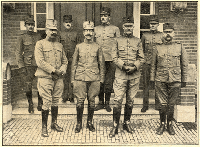 350671 Groepsportret van de bevelhebbers van het Regiment Genietroepen, op het terrein van de Kromhoutkazerne (Prins ...